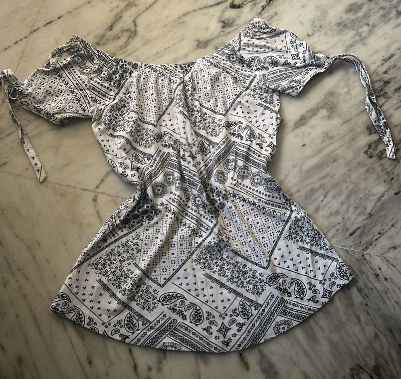 (M Size)black and white wide neck top