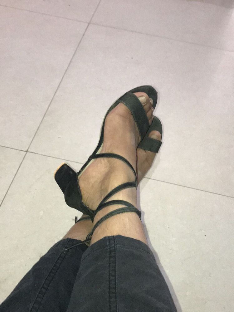 black heels gud condition