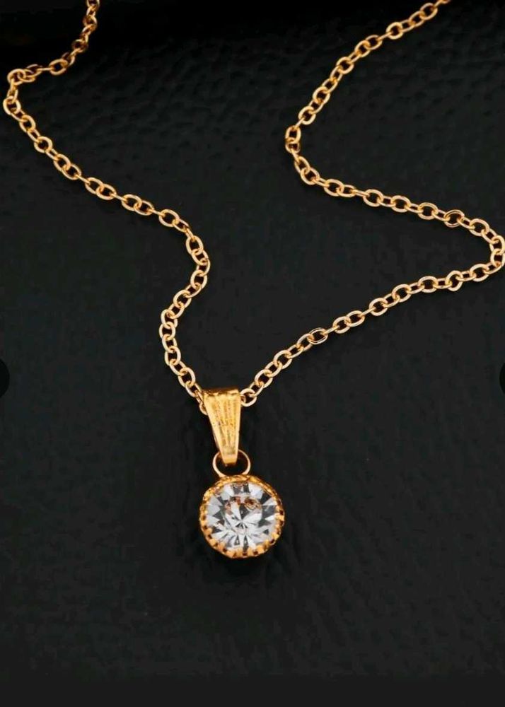 Elegant Gold Pendant Necklace