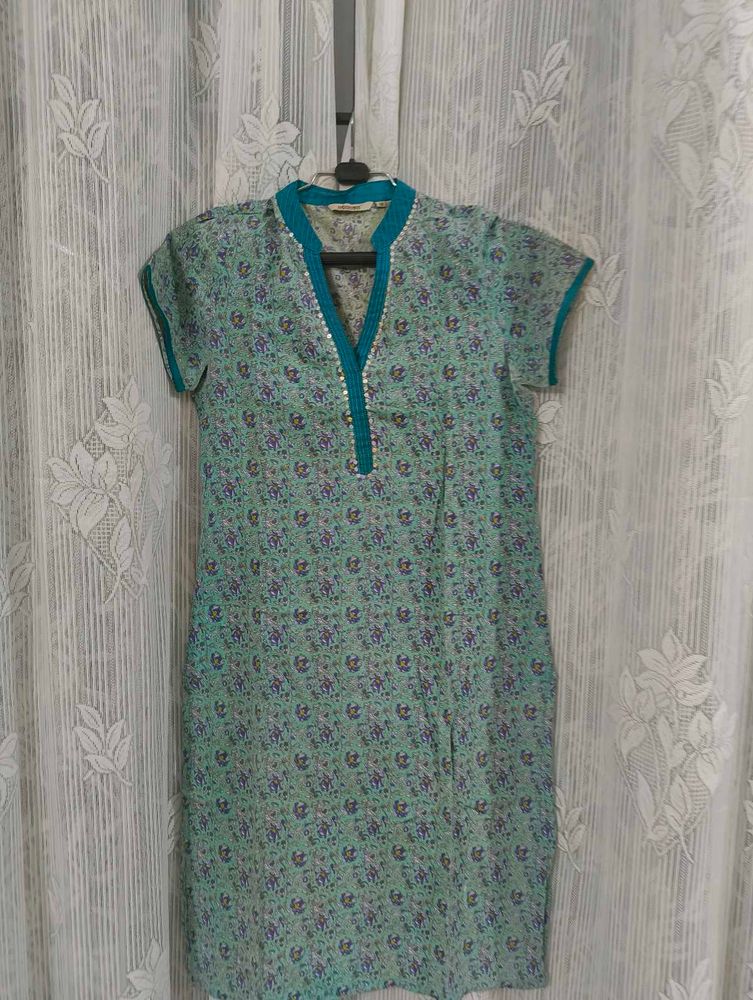 Avaasa Green Floral Printed Cotton Kurti – Size M