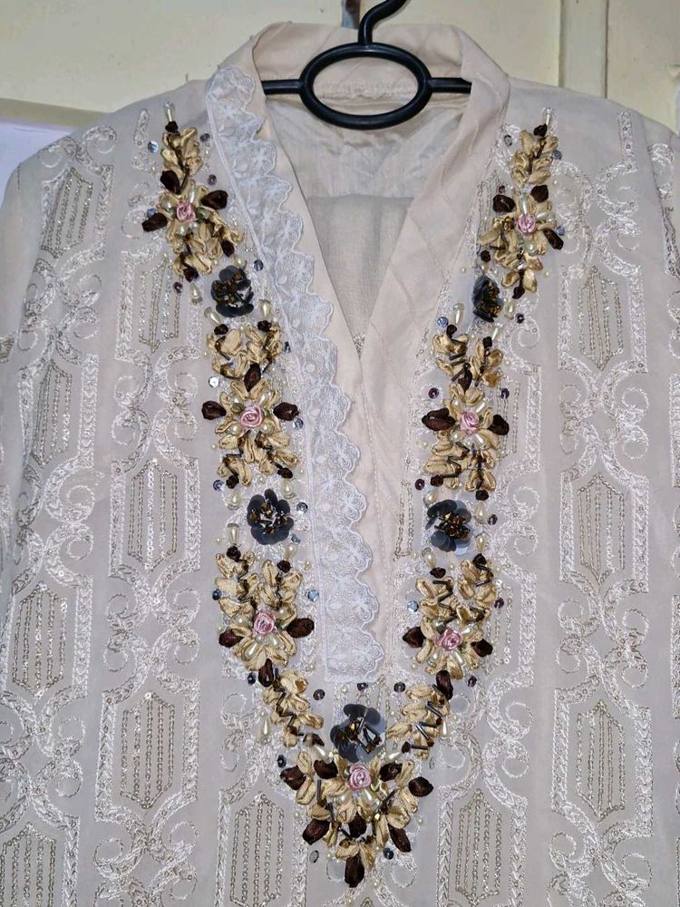 Elegant Embroidered Dupatta with kurta pajama set