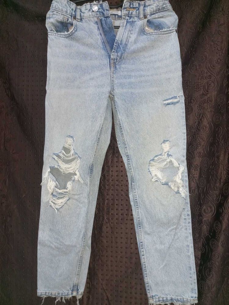 ZARA BOYFRIEND RIPPED JEANS