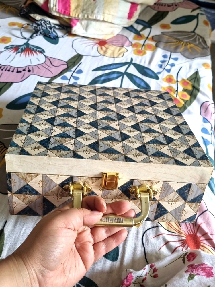 HIGH QUALITY WOODEN BOX WITH 4 GLASS CONTAINERS