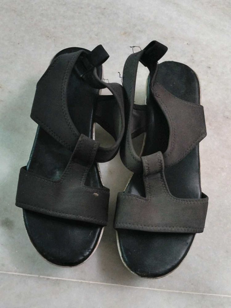 Use Sandals