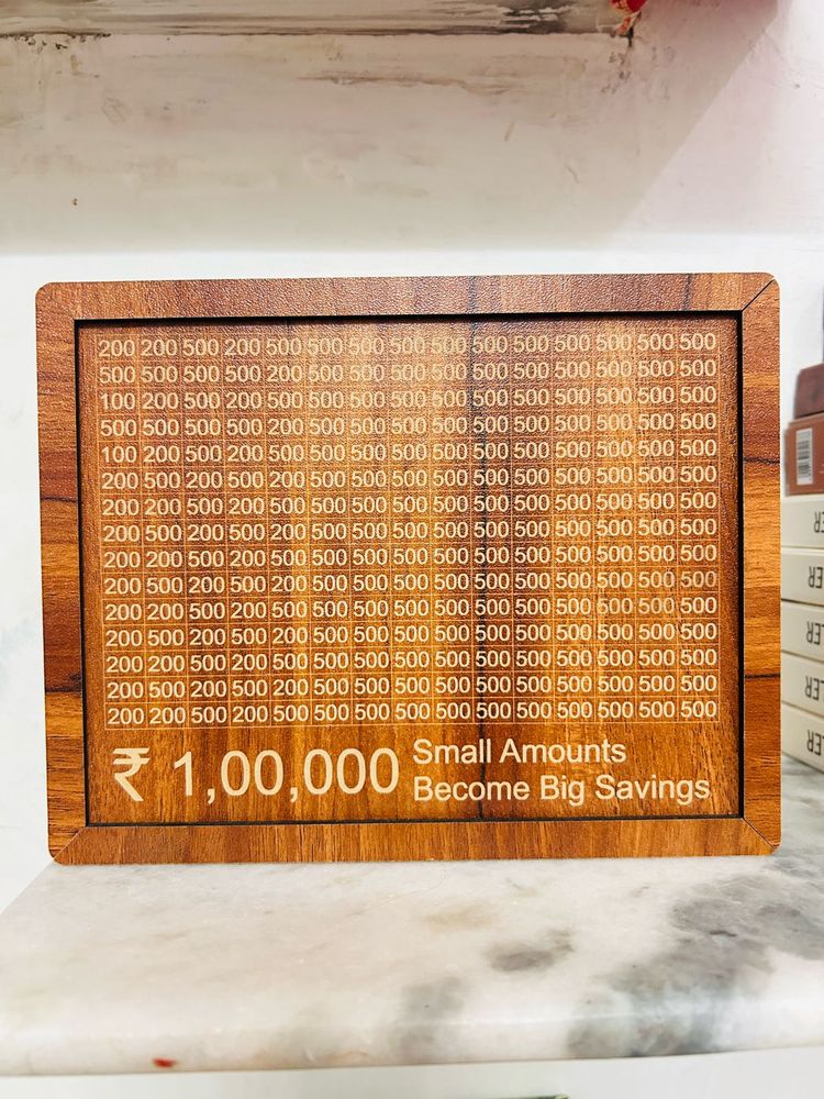 wooden piggy bank 🏦