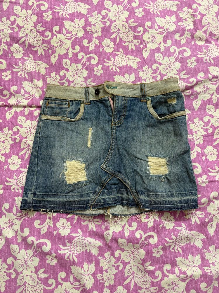 Hot denim skirt