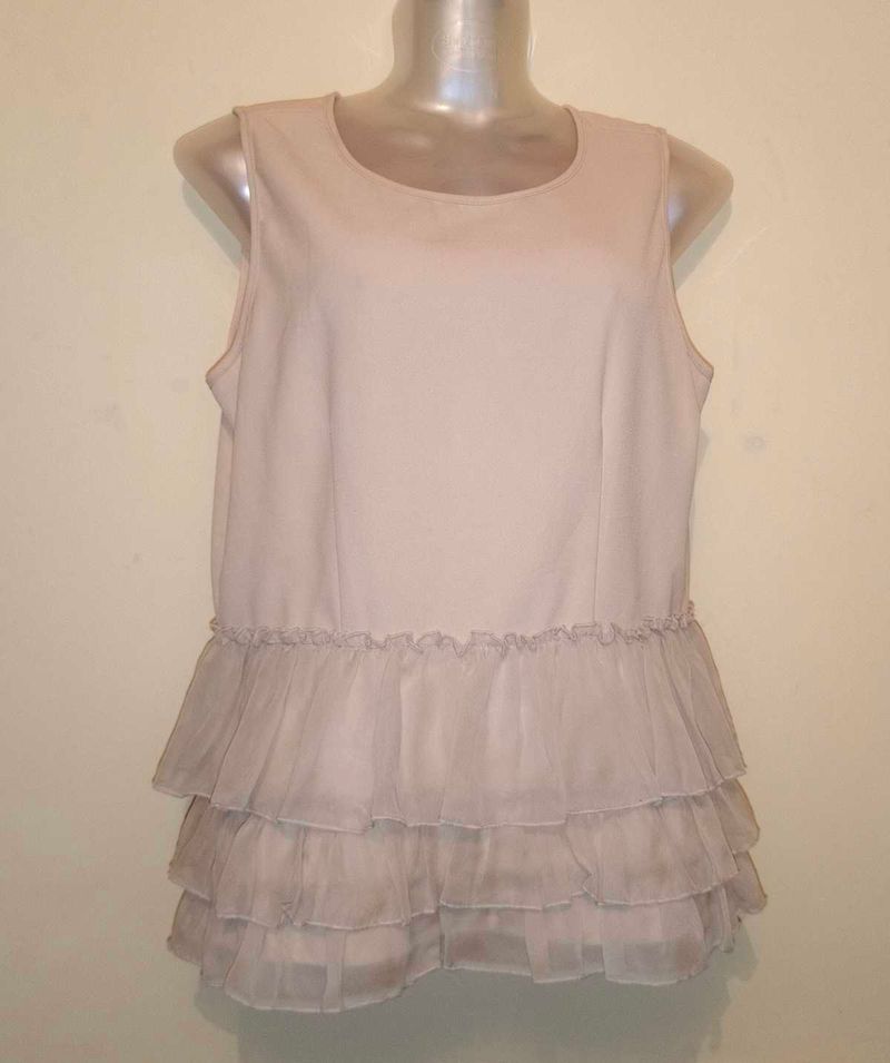 Size M Ruffled Sleeveless Top