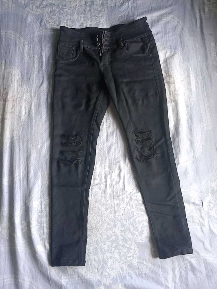 Ripped Black Jeans🖤✨