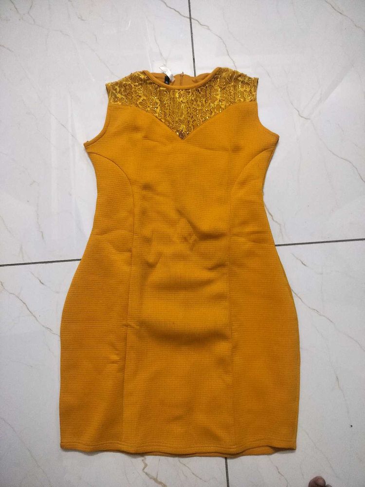 all 5 dresses are new with tag size is 28 to 34 ch