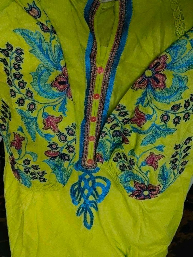 Kurti With Pakistani Style