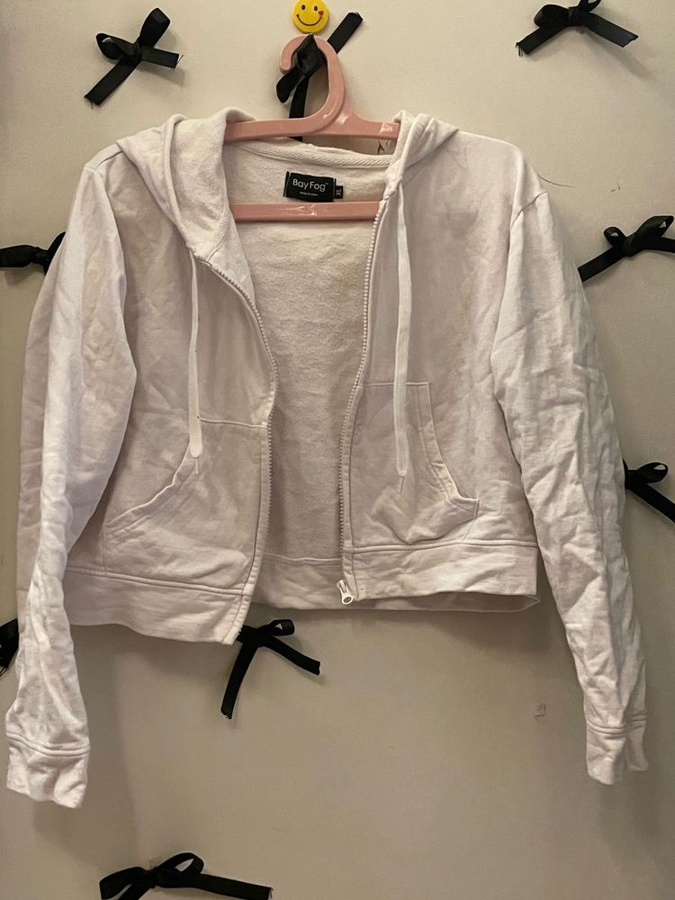 White Hoodie Sofe And Thin Layer