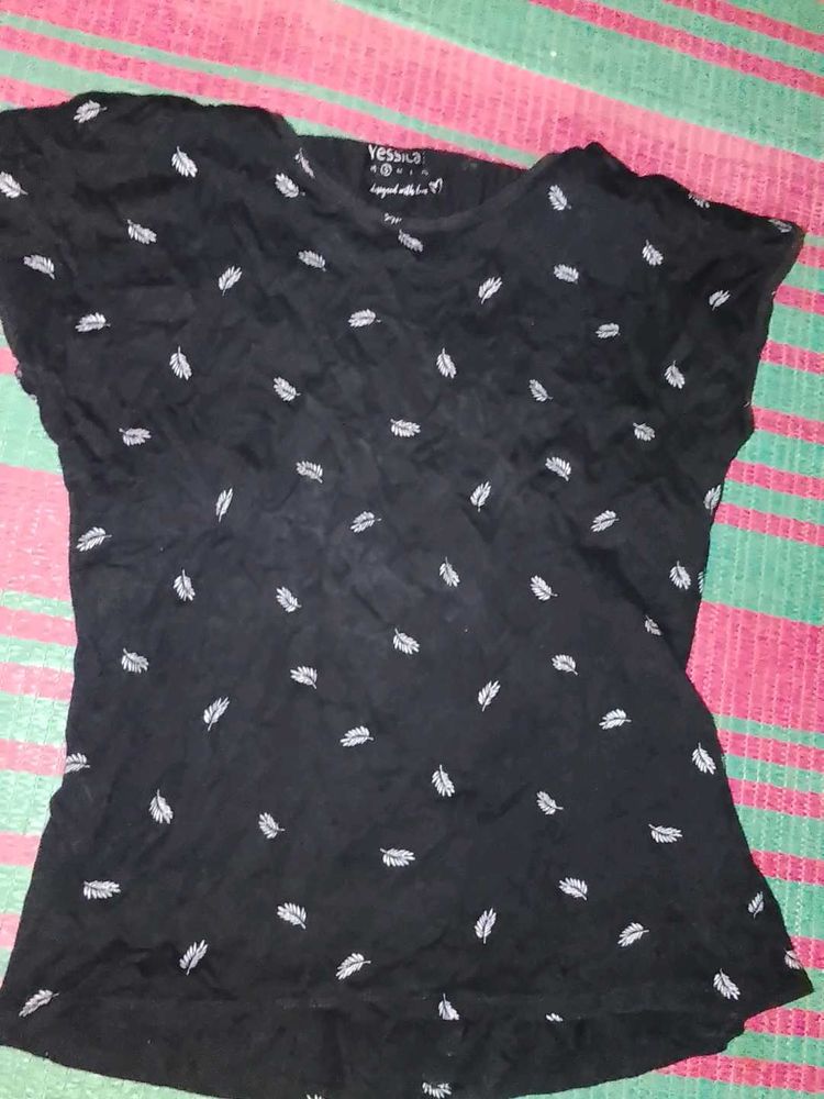 Cute Black Leaf Print Tee