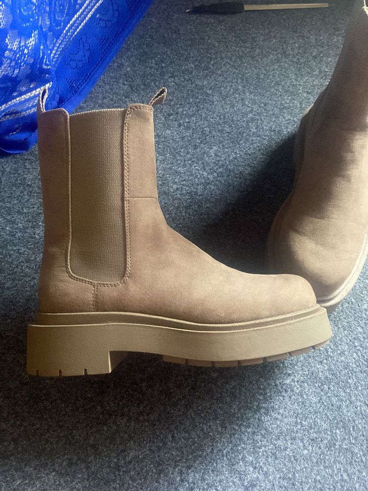 H&amp;M Chelsea Boots