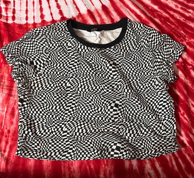 Max Black &amp; White Graphic Tee
