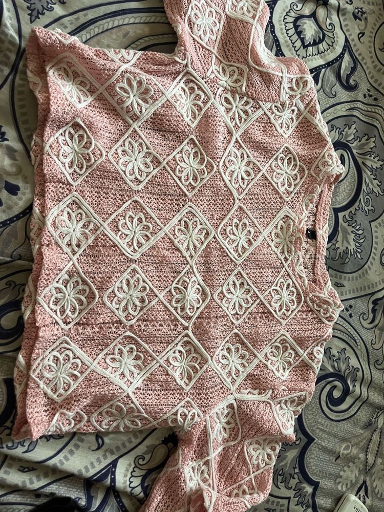 Pink &amp; White Crochet Diamond Floral Top