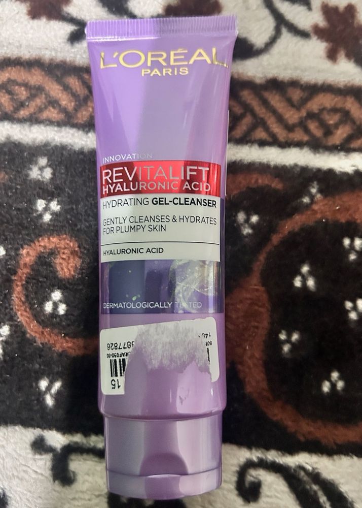 L&#39;Oreal Revitalift Hyaluronic Acid Cleanser