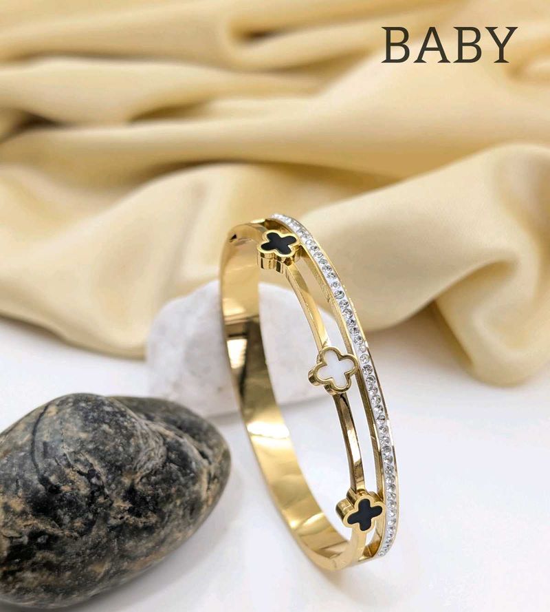 Gold Clover Bangle Bracelet