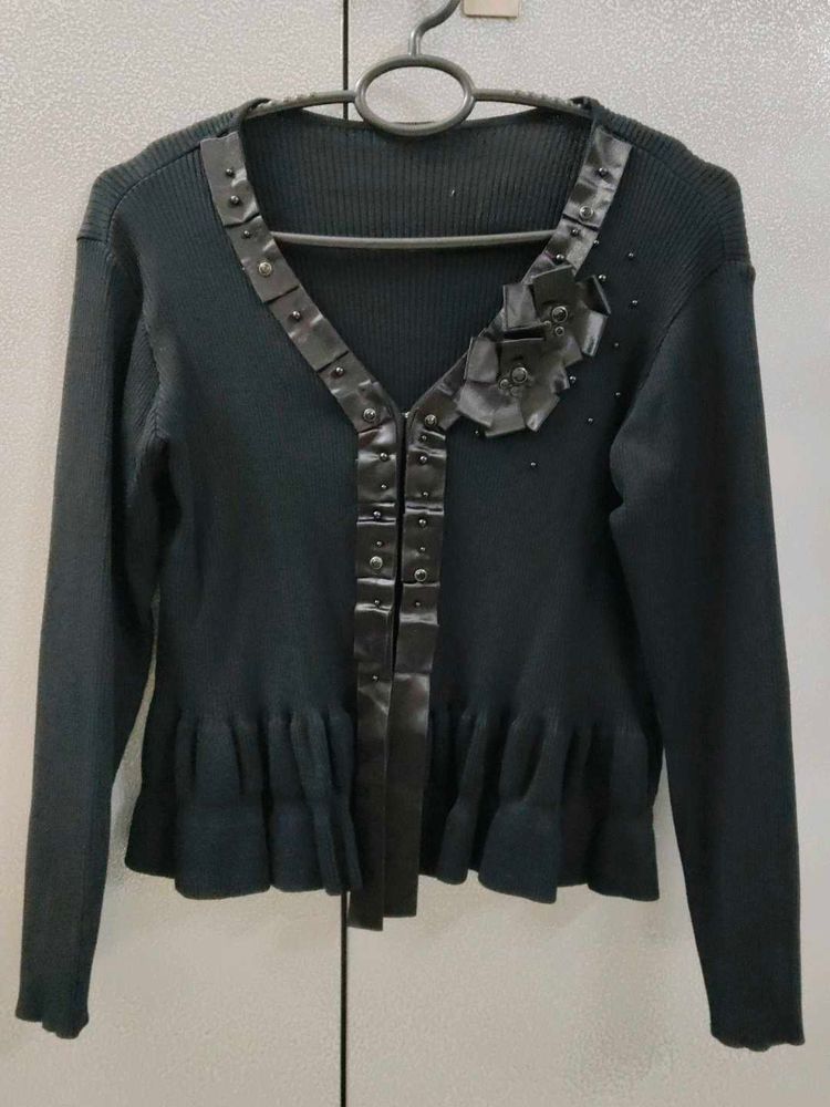 Elegant Black Cardigan with Detail