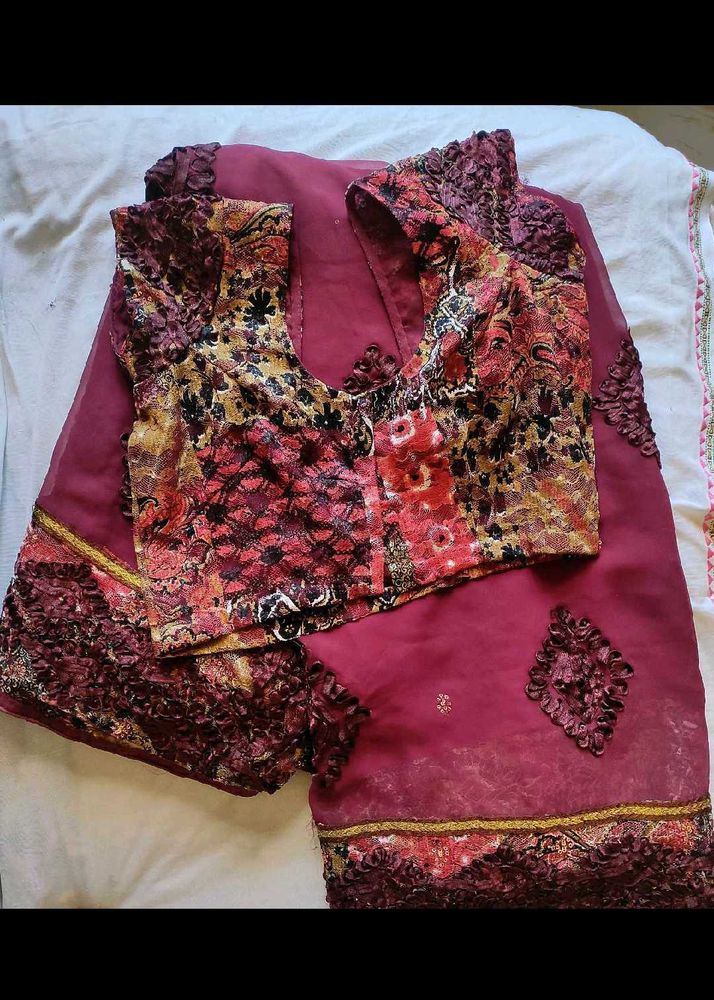 A Beautiful Maroon Saree🥳