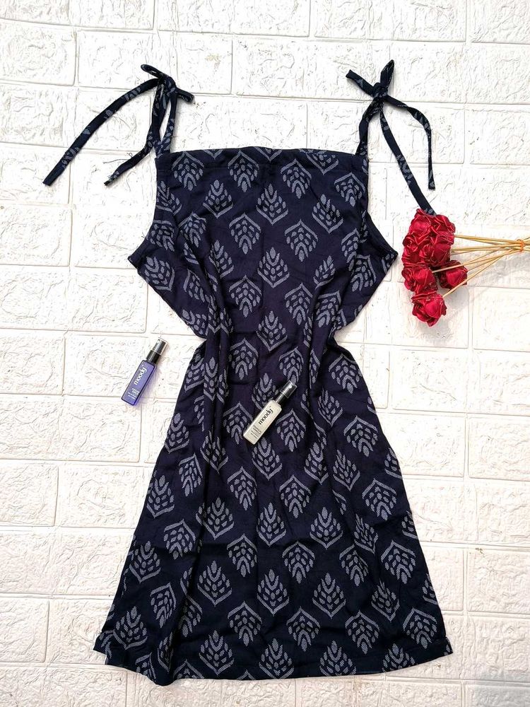 Strapped Short Kurti 💙