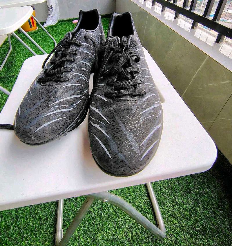 Nivia Corbonite 6.0 Turf Shoes