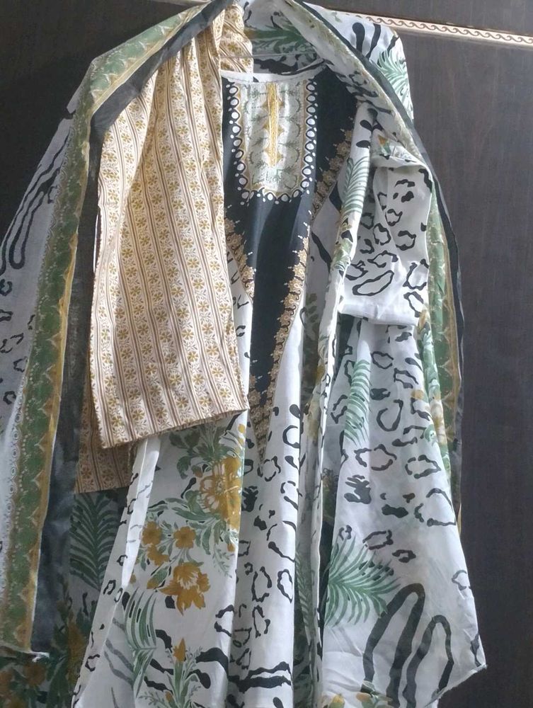 Woman Kurta Set With Dupatta