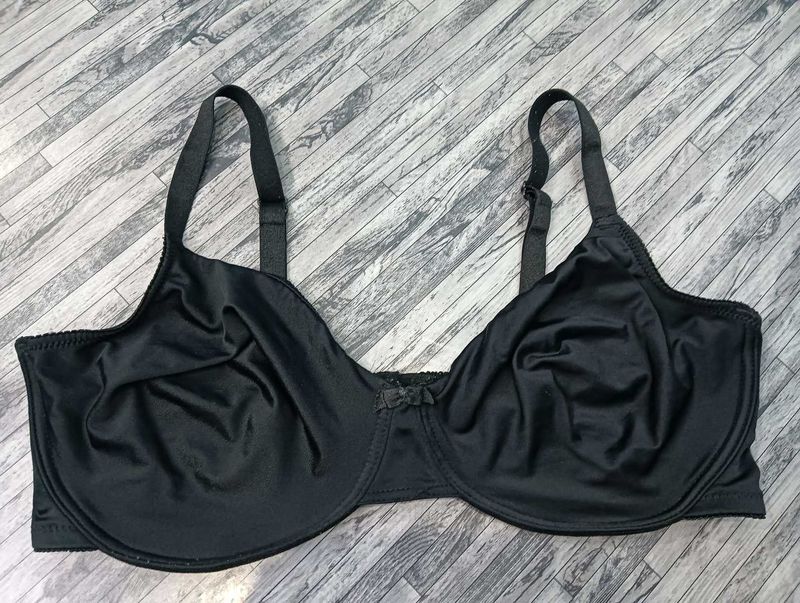 40.C Black Look 💚