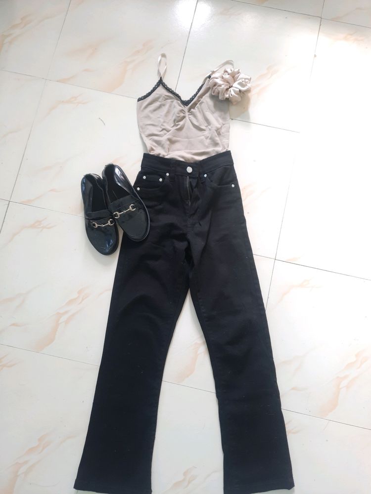 Sale📍📍📍📍Accepting Offers ♡Black Bootcut Jean For The Beautiful,Teenagers And Womens , Little Bit Stretchable, Brand New , No Flaws ♡ Price Can Be Negotiate A Little Bit ♡🌷🌷