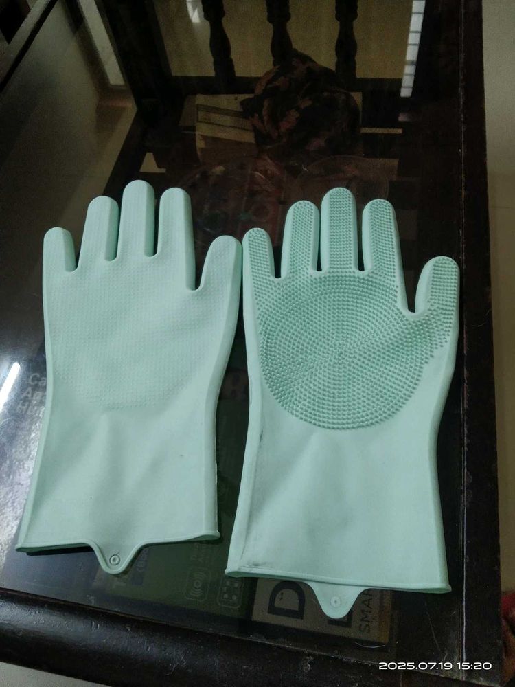 Free - Silicone Scrub Gloves
