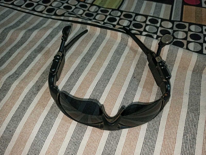 headphones sunglasses