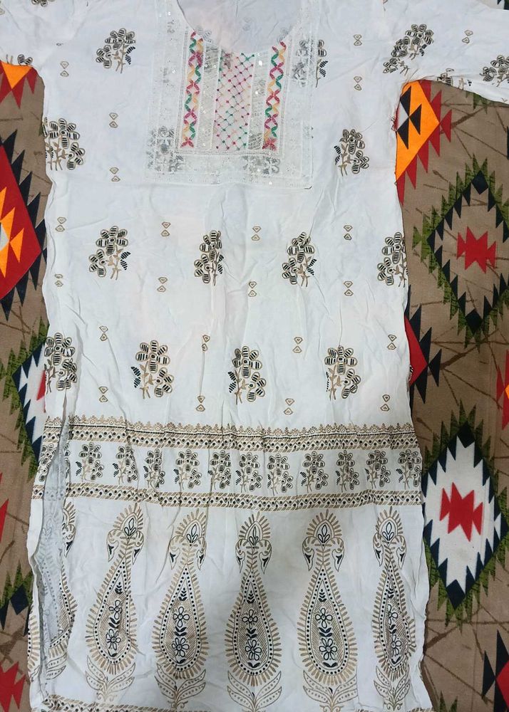 A Kurti For Festive Look To Shine In Pujas