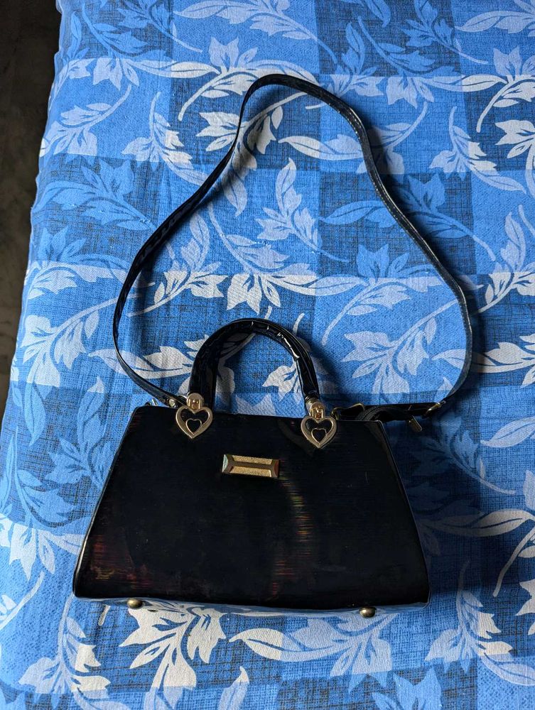 BLACK HANDBAG