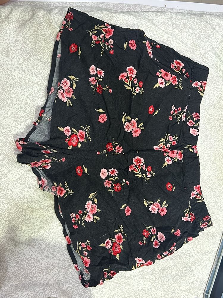 H&amp;M Floral Shorts