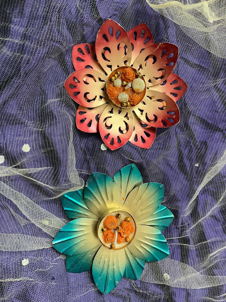 Floral Metal Showpieces 2 piece lotus candle