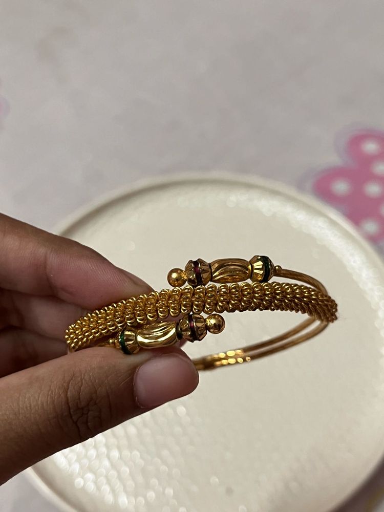 Elegant Gold Bangle
