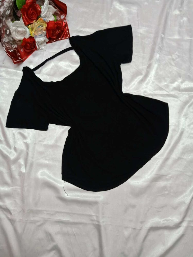 Black Top with Open Back🖤