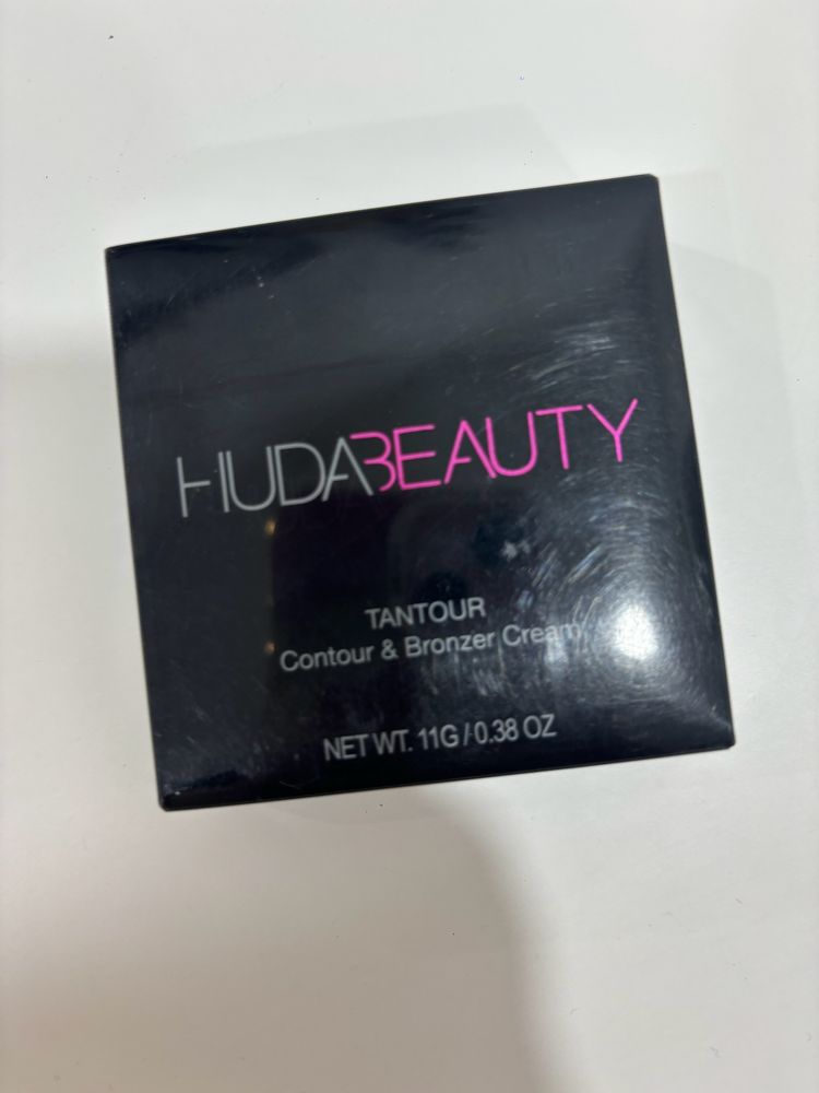 Huda Beauty Tantour - Tan