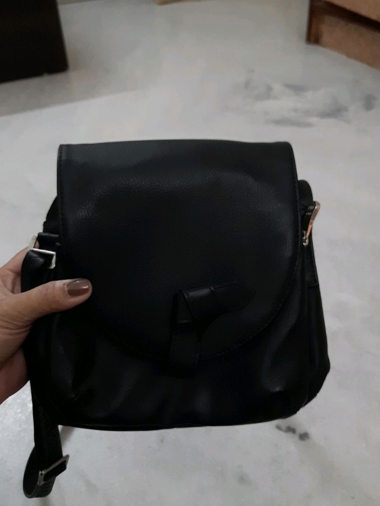 Black Small Slingbag