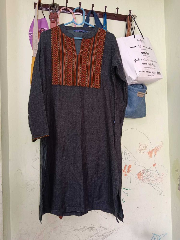 Long sleeve dress with design