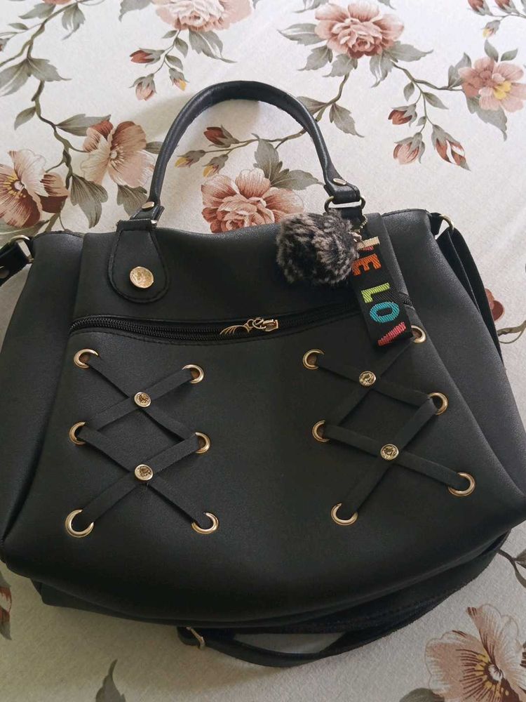 Black Colour Handbag/Shoulder Bag👜