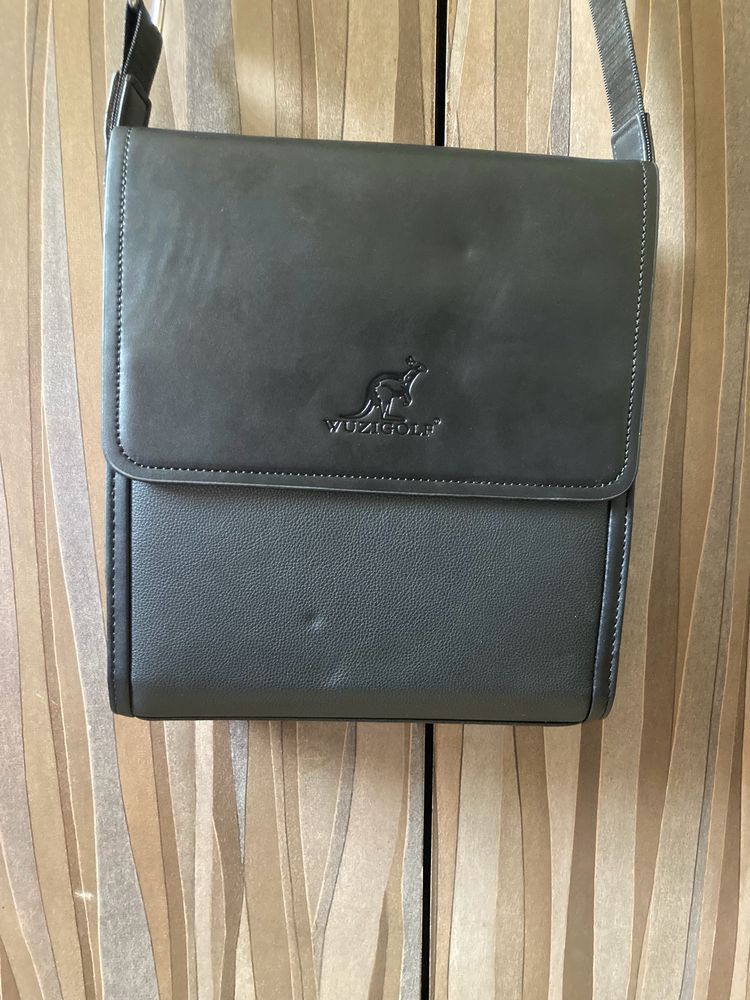 SLING BAG WITH MULTIPLE POCKETS