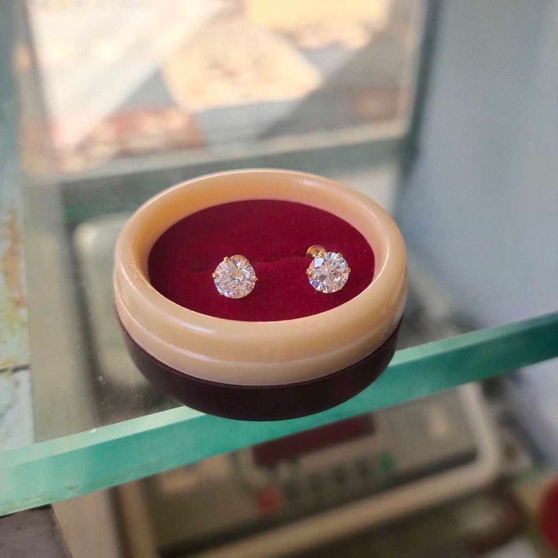 22C Pure Gold Round Dimond Stud Earrings