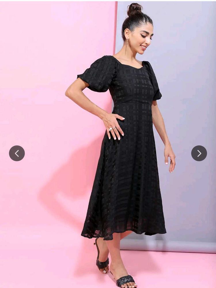 Chic Black Midi Dress with Puff Sleeves