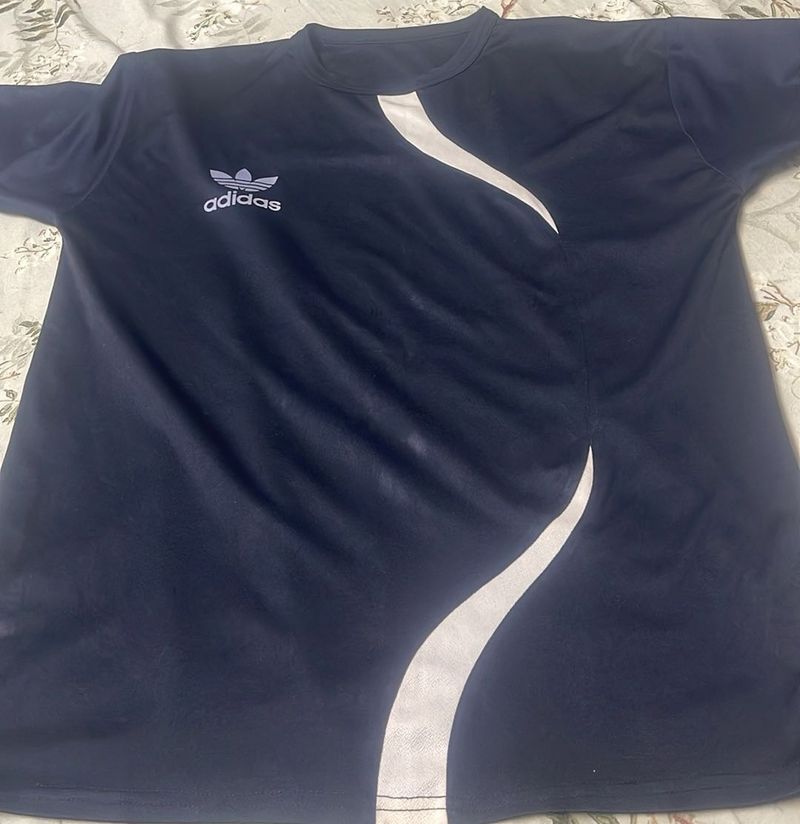 Adidas T-shirt