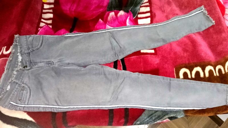 Grey Demin Stretchable Jeans
