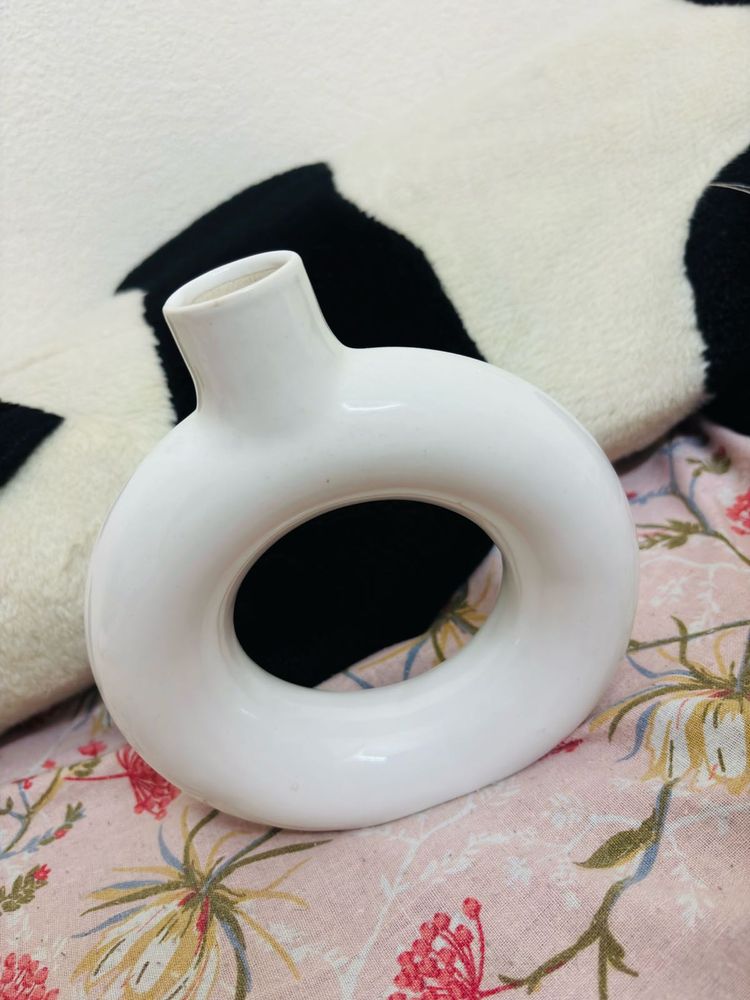 Modern Donut Vase