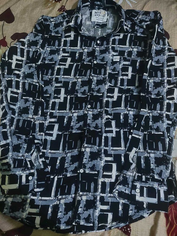 Patterned Men&#39;s Shirt