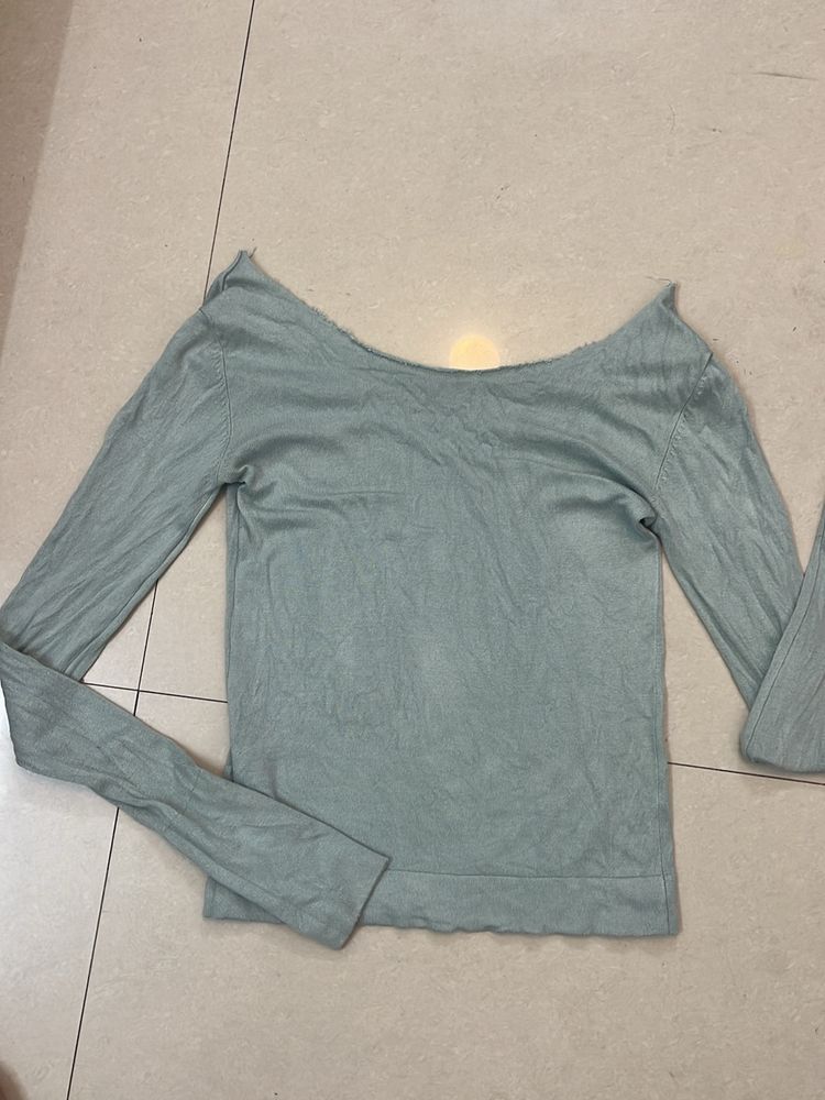 Fitted Stretchy T-shirt ! Size S-M