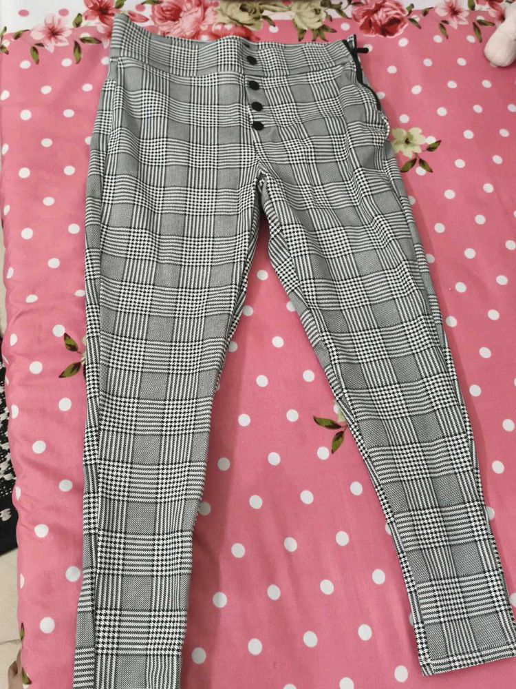 Rio Brand Traggings In Checked Pattern