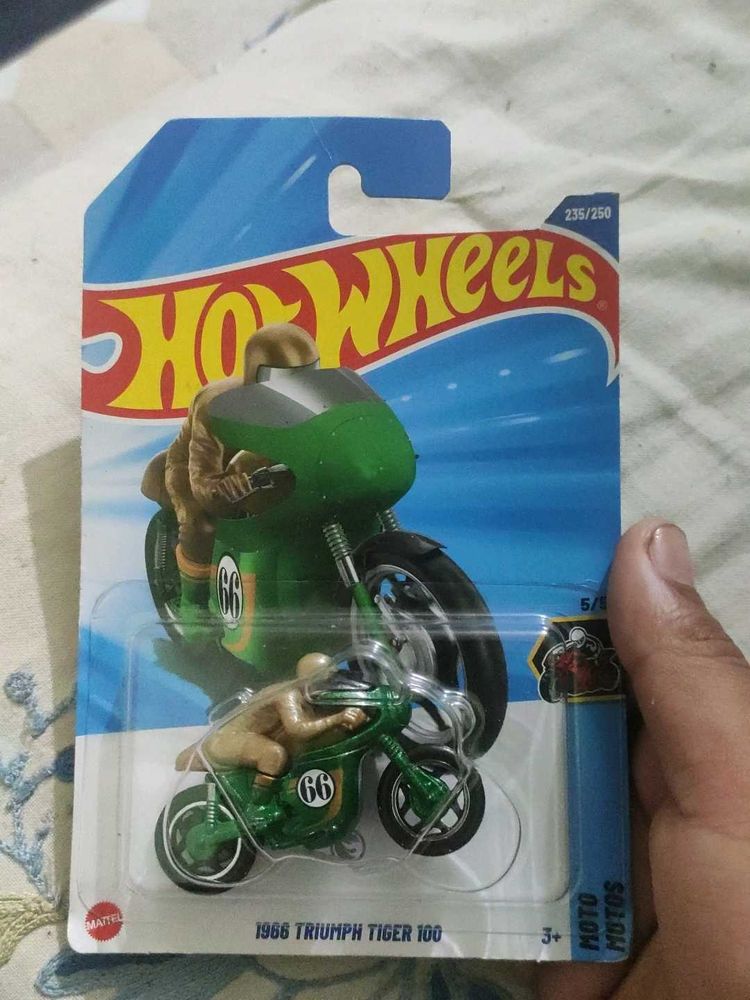 Hot Wheels 1966 Triumph Tiger 100 tresure hunt